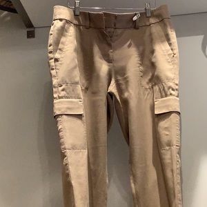 Ladies Banana Republic cargo pants, size 6, tan in colour